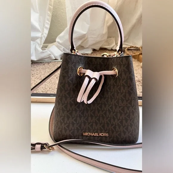 ❌Michael Kors small Mercer Bucket Bag - Picture 1 of 4